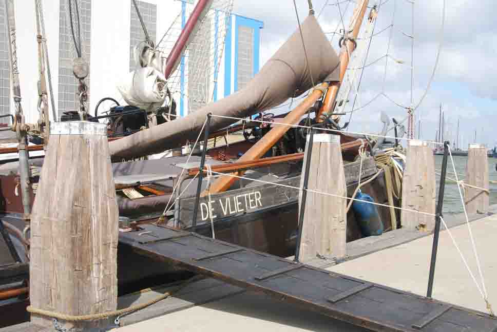 de Vlieter in de haven van Makkum